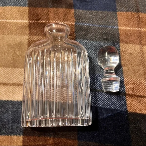 Atlantis Crystal Whiskey Bottle - Picture 6 of 15